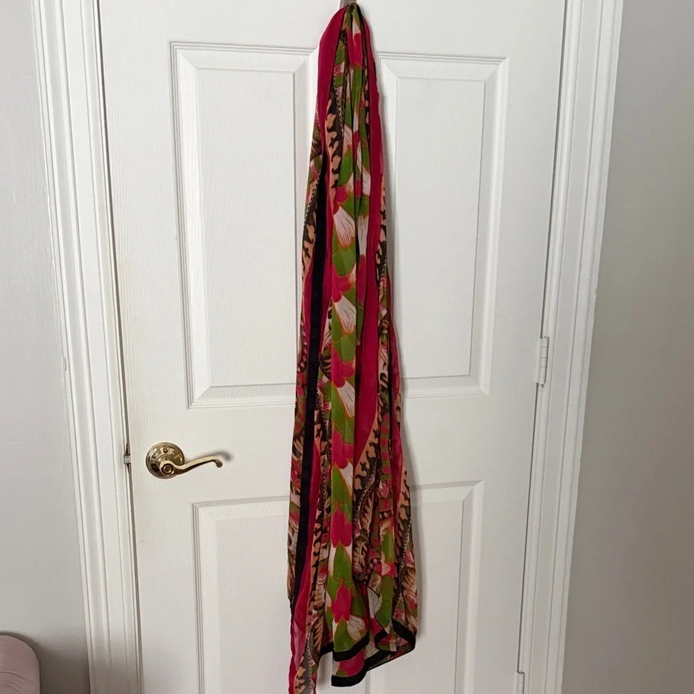 Vibrant Floral Scarf 🧣 vintage green, red, black - Picture 2 of 2